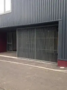 manualyl operated gate